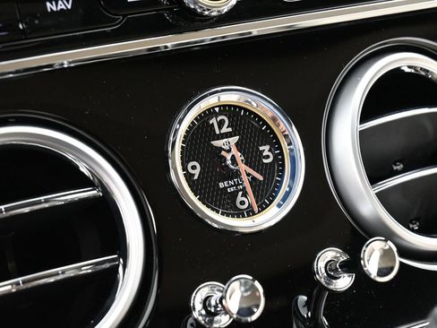 Used 2024 Bentley Continental GT image 27