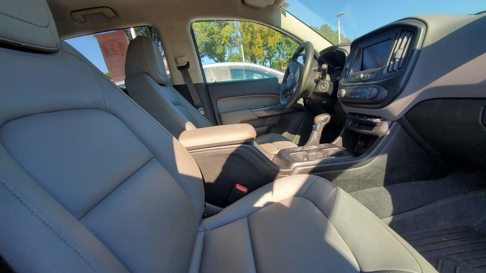 Used 2022 Chevrolet Colorado W/T w/ WT Convenience Package AWD/4WD image 4