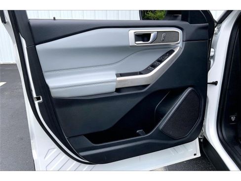 Used 2022 Ford Explorer XLT w/ Equipment Group 202A AWD/4WD image 22