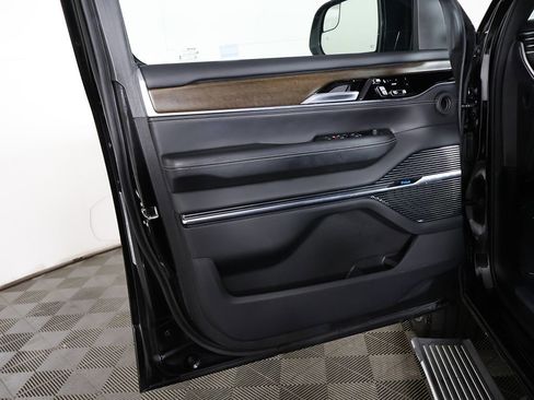 Used 2023 Jeep Grand Wagoneer Series II AWD/4WD image 25