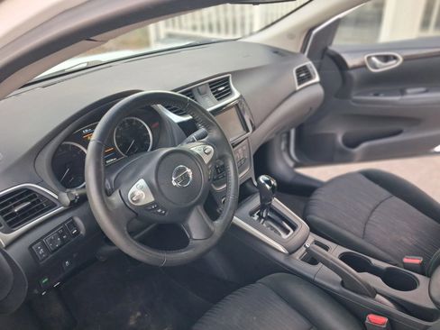 Used 2019 Nissan Sentra SV image 2
