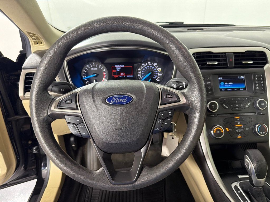 Used 2016 Ford Fusion SE FWD image 12