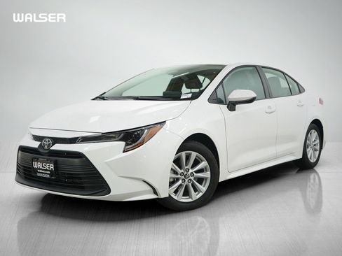 Used 2026 Toyota Corolla LE w/ LE Premium Package FWD image 1