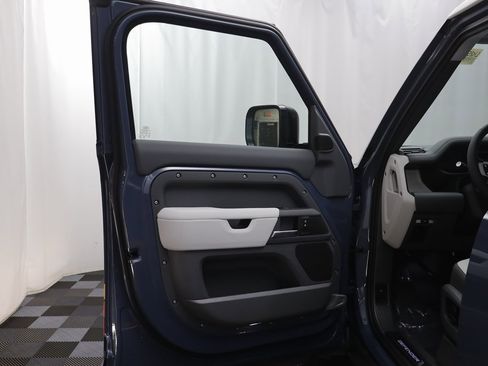 New 2025 Land Rover Defender 110 S image 6