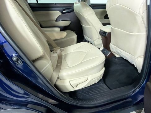 Used 2021 Toyota Highlander XLE FWD image 16
