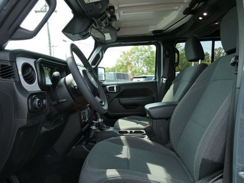 Used 2025 Jeep Wrangler Unlimited Sport AWD/4WD image 21