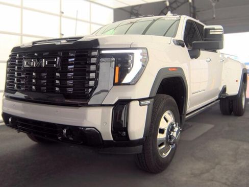 Used 2024 GMC Sierra 3500 Denali Ultimate AWD/4WD image 1