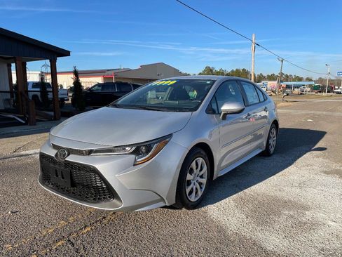 Used 2021 Toyota Corolla LE FWD image 1