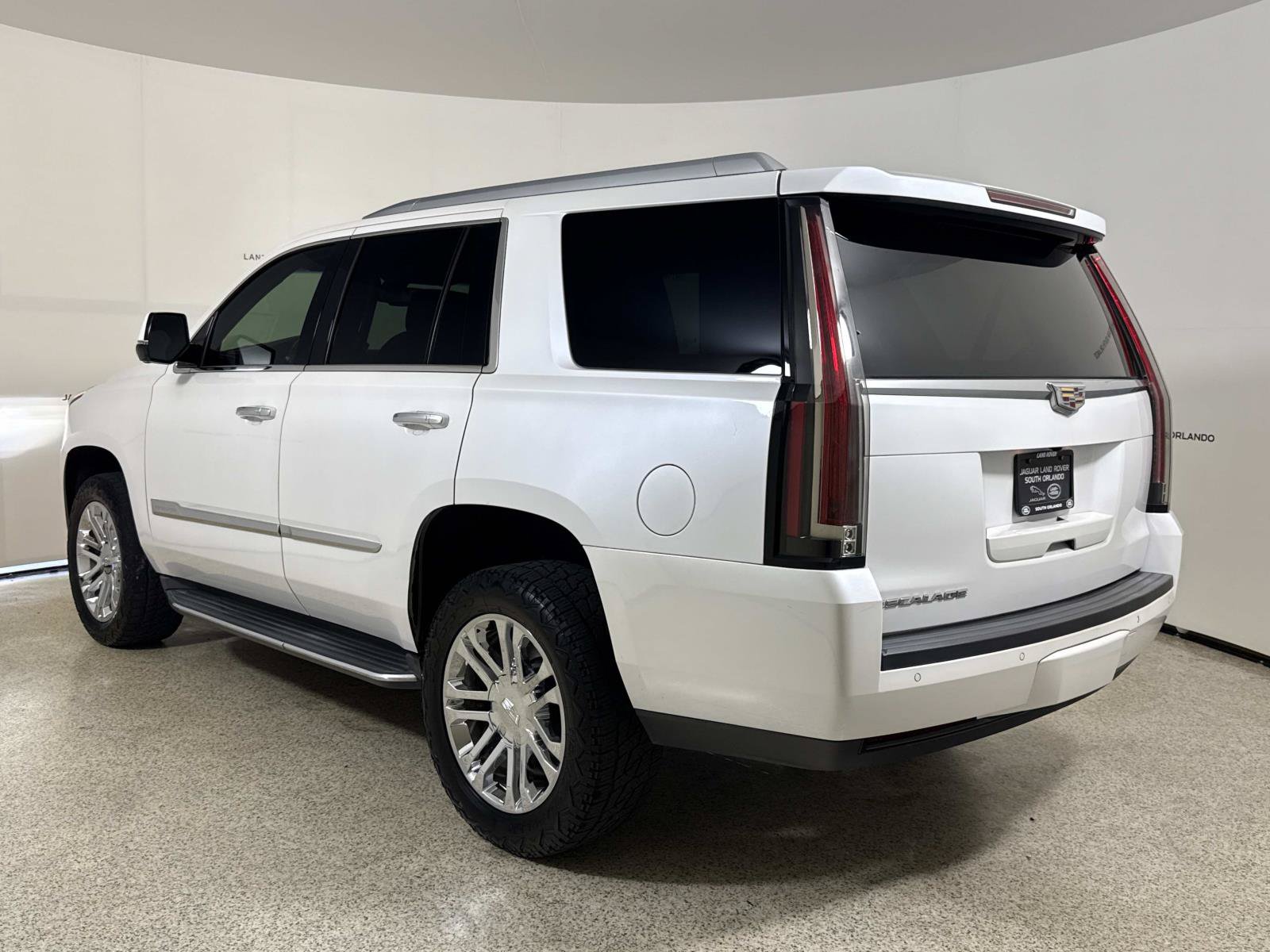 Used 2016 Cadillac Escalade 2WD image 3