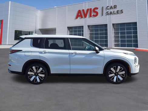 Used 2025 Mitsubishi Outlander SE AWD/4WD image 5