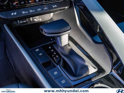 New 2025 Hyundai Elantra Limited FWD image 24