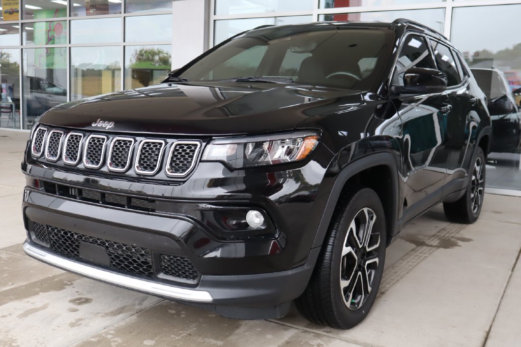Used 2023 Jeep Compass Limited AWD/4WD image 3