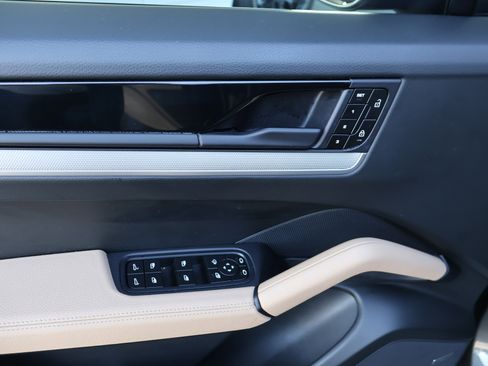 Used 2024 Porsche Cayenne image 14
