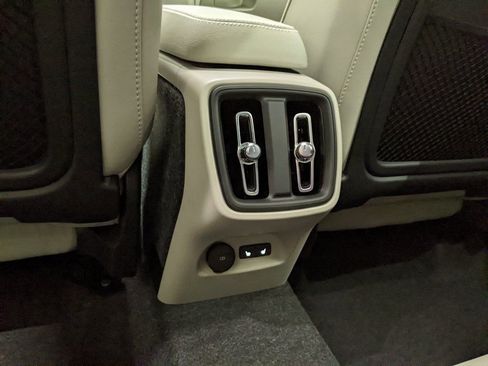 New 2026 Volvo XC40 B5 Ultra w/ Protection Package Premier image 24