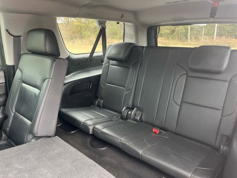 Used 2018 Chevrolet Suburban LT image 16
