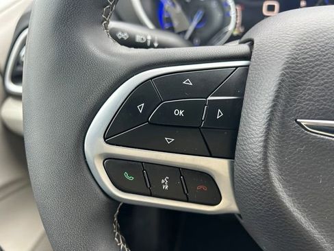 Used 2024 Chrysler Pacifica Touring-L image 26