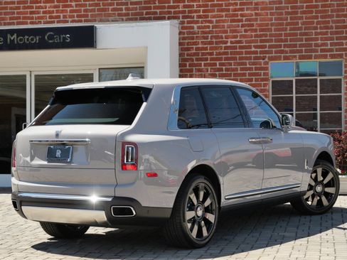 Certified 2024 Rolls-Royce Cullinan AWD/4WD image 2