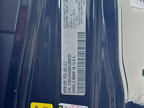 Used 2021 Jeep Gladiator Sport AWD/4WD image 30