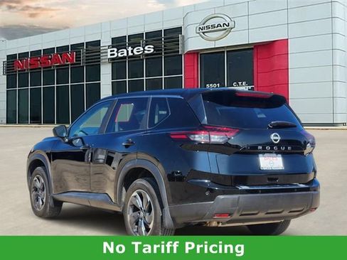 Used 2025 Nissan Rogue SV FWD image 4