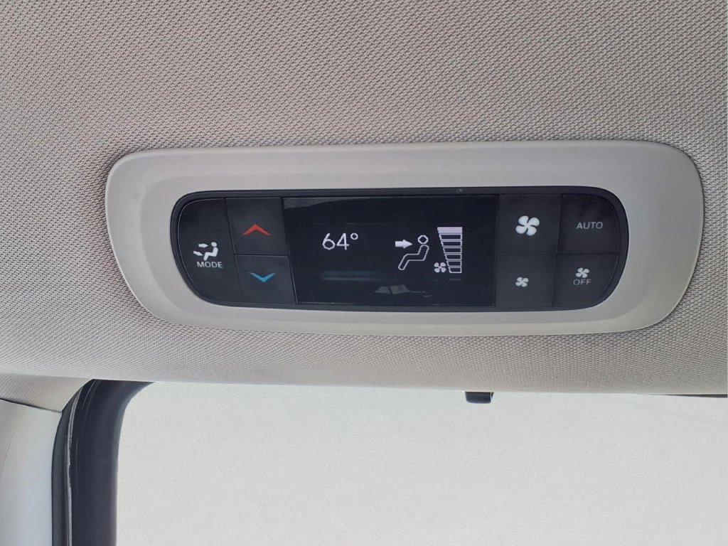 Used 2024 Chrysler Pacifica Touring-L FWD image 19