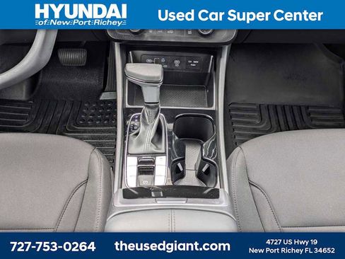 Used 2025 Hyundai Tucson SE image 19