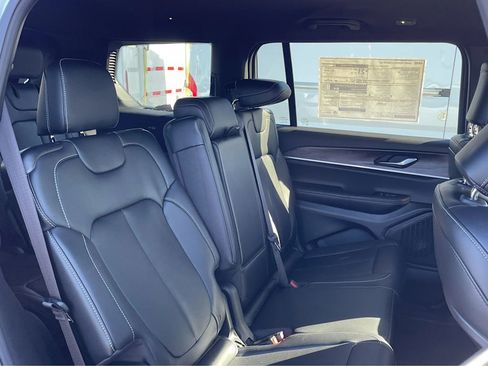 New 2024 Jeep Grand Cherokee L Limited image 18