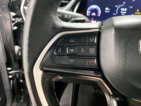 Used 2022 Jeep Grand Cherokee Altitude image 23