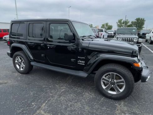 Used 2022 Jeep Wrangler Unlimited Sahara image 3