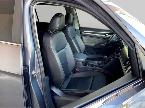 Used 2023 Volkswagen Atlas SE w/ Panoramic Sunroof Package FWD image 9