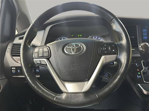 Used 2017 Toyota Sienna Limited Premium AWD/4WD image 15