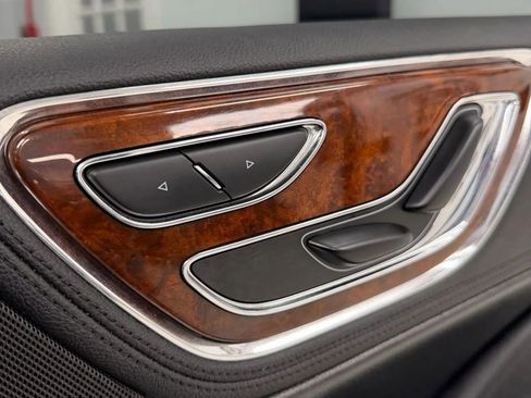 Used 2020 Lincoln Continental Sedan 4D image 25