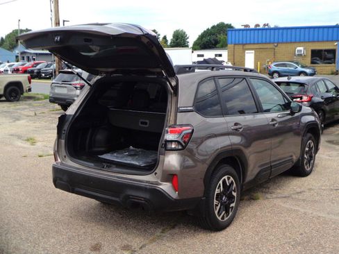 Used 2025 Subaru Forester Premium AWD/4WD image 7
