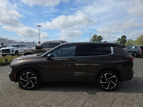 Used 2022 Mitsubishi Outlander SEL image 2