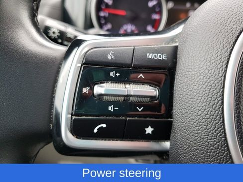 Used 2022 Kia Carnival EX image 15