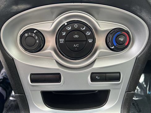 Used 2018 Ford Fiesta SE image 20