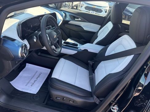New 2025 Chevrolet Equinox EV LT w/ Convenience Package II image 11