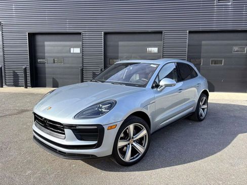 Certified 2024 Porsche Macan image 6
