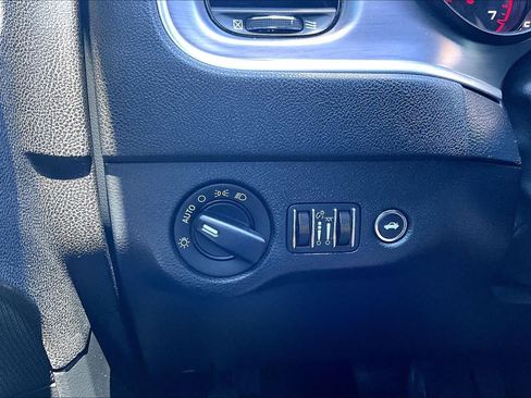 Used 2017 Dodge Charger SE w/ Blacktop Package RWD image 34