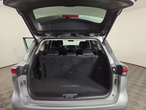 Used 2024 Toyota Highlander XLE AWD/4WD image 34