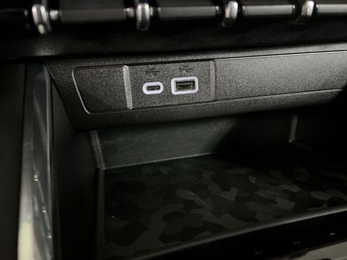 Used 2025 GMC Canyon AT4 image 35