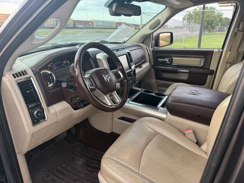 Used 2014 RAM 1500 Laramie w/ Convenience Group AWD/4WD image 8