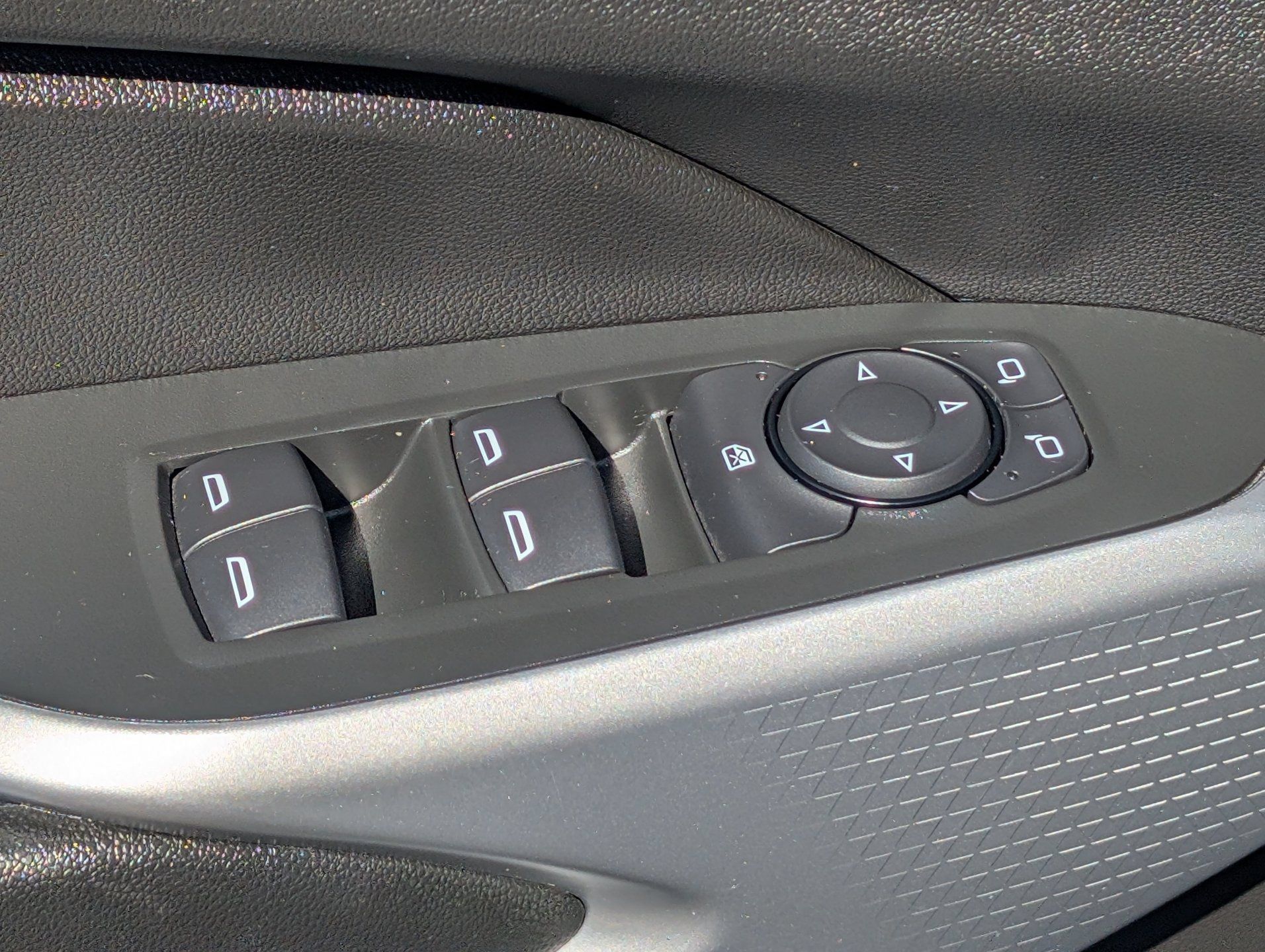 Used 2024 Chevrolet Trax LS FWD image 19