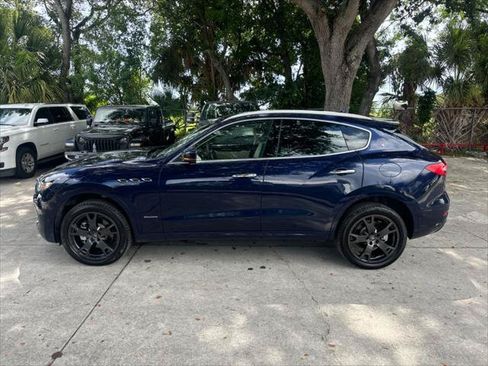 Used 2018 Maserati Levante GranLusso AWD/4WD image 11