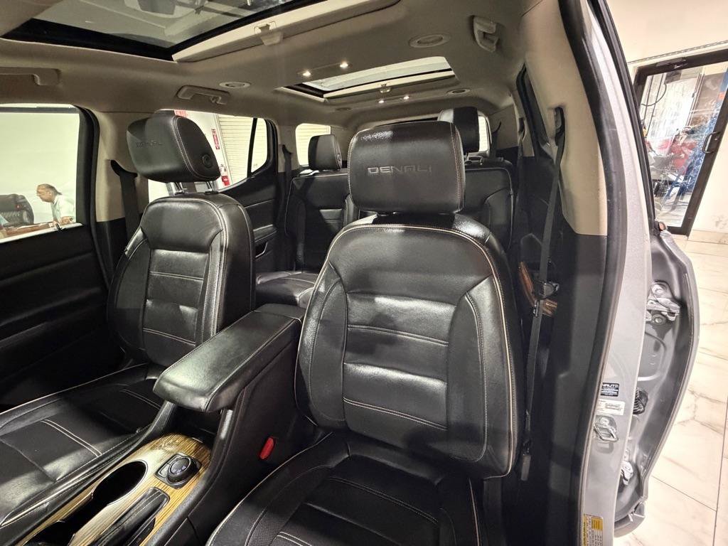 Used 2019 GMC Acadia Denali w/ Technology Package FWD image 18