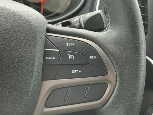 Used 2022 Jeep Cherokee Latitude Lux FWD image 30
