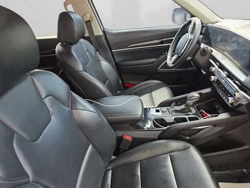 Used 2024 Kia Telluride LX FWD image 31