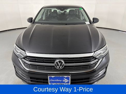 Used 2024 Volkswagen Jetta SE FWD image 4