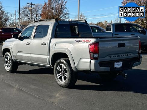 Used 2018 Toyota Tacoma TRD Sport image 3