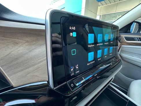 Used 2024 Volkswagen Atlas SE FWD image 15