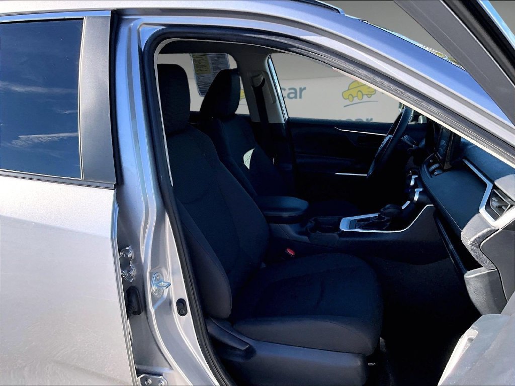 Used 2019 Toyota RAV4 LE w/ Carpet Mat Package AWD/4WD image 11